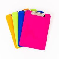 Porte-bloc à pince A4 résistant et coloré - Lot de 4 - Classmates - Image principale