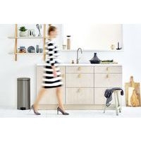 Poubelle à pédale NewIcon 30L Brabantia platine - Image 3