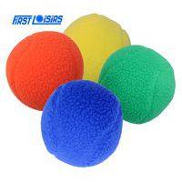 Lot de 4 balles en tissu polaire dia 7.5cm