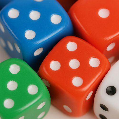 Illustration de : Dé à points en plastique - 100 pièces multicolores - Hope Education