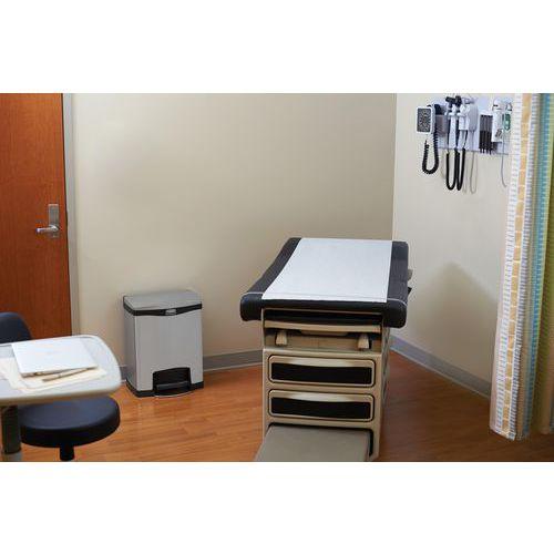 Illustration de : Collecteur Slim Jim Step On Front Step Inox 30 L_Rubbermaid