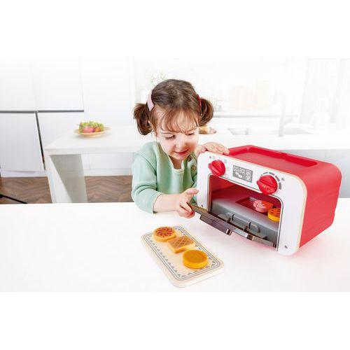 Illustration de : Four micro-ondes en bois - Hape