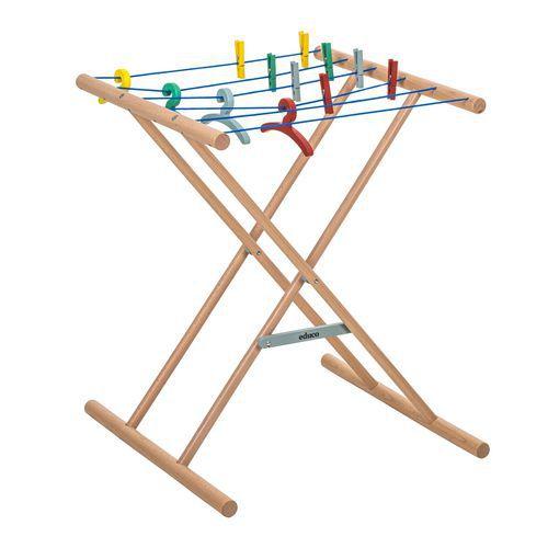 Illustration de : Etendoir à linge avec pinces - Educo