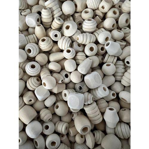 Sachet 470 perles bois formes assorties thumbnail image 1