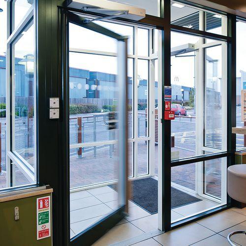 Illustration de : Tapis d'entrée absorbant zones de trafic léger 90 x 150 cm - Notrax