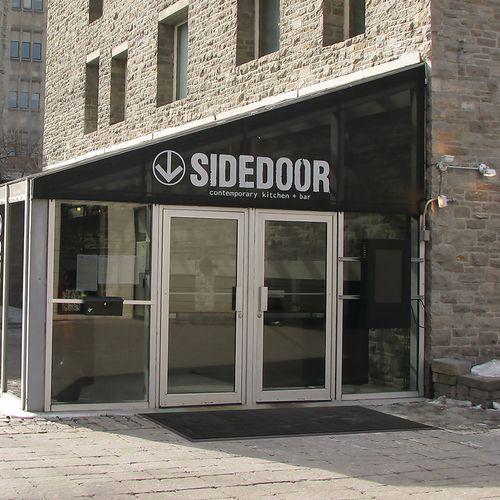 Illustration de : Tapis d'entrée extérieur en caoutchouc à picots flexibles - Notrax