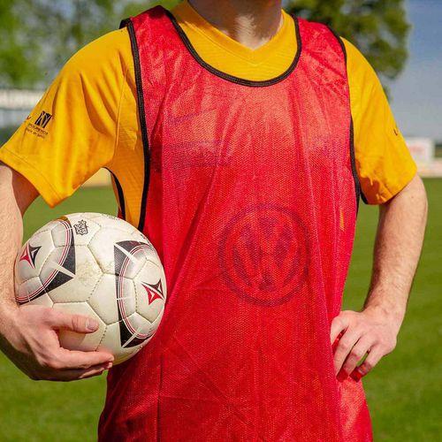 Illustration de : Chasuble rouge - Lot de 5