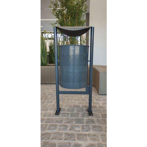 Illustration de : Poubelle Chambéry Eco avec couvercle acier 60 L - gris
