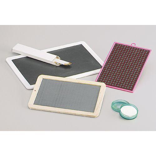 Illustration de : Boîte plastique garnie éponge - Purple