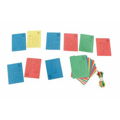 Illustration de : Laçage-delaçage lettres mousse EVA