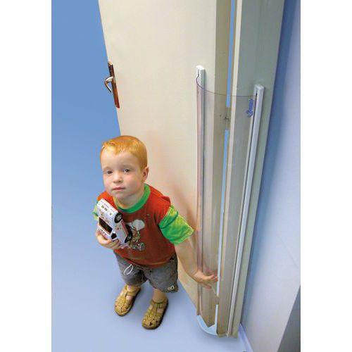 Illustration de : Protection anti-pince doigts pour ouverture de porte vers l’intérieur