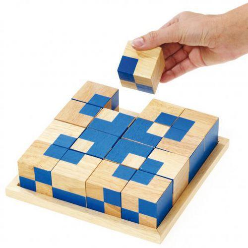 Cubes en bois massif verni thumbnail image 1