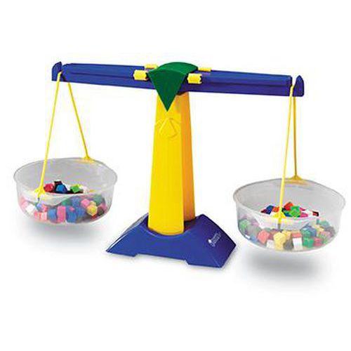 Illustration de : La balance à plateaux transparents - Learning ressources