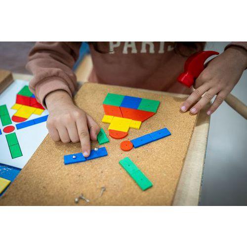 Illustration de : Jeu de formes à clouer - geo - Educo