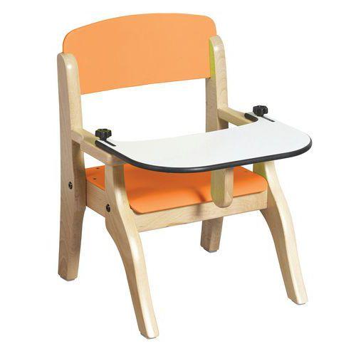 Illustration de : Fauteuil avec tablette amovible