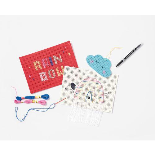 Illustration de : Set 10 feuilles carton a broder couleurs assorties - Folia