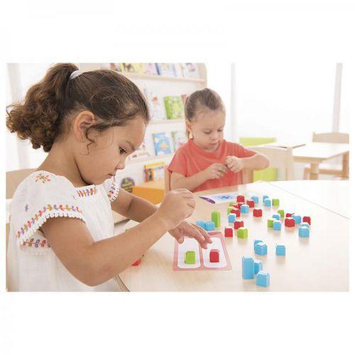 Illustration de : Atelier cubes et nombres 1 pour 2 enfants - Nathan