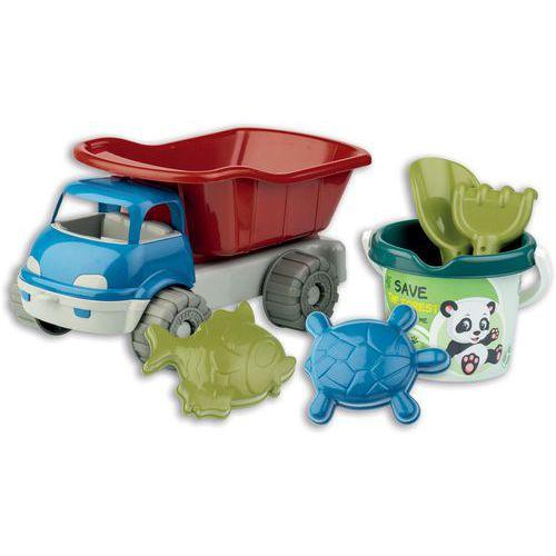 Illustration de : Camion et jeux de plage en plastique recyclé