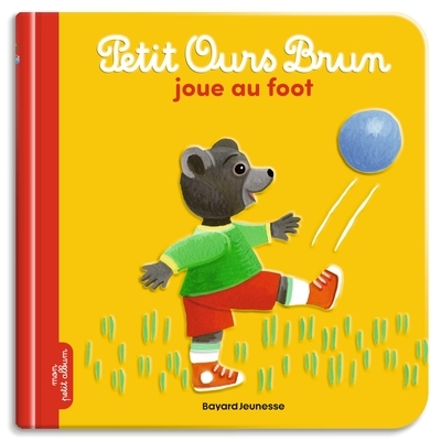 Petit ours brun joue au foot - dès 2 ans - Image principale