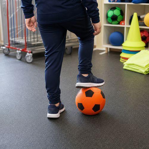 Illustration de : Ballon de football en mousse softelef' orange - Tanga Sports