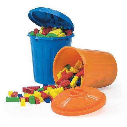 Illustration de : 300 mini-briques