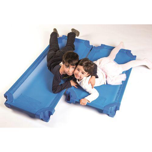 Illustration de : Couchette maternelle empilable dim. 130x55x12 cm