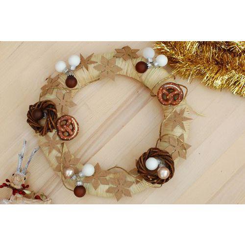 Illustration de : Ensemble de 24 objets en carton recycle à décorer